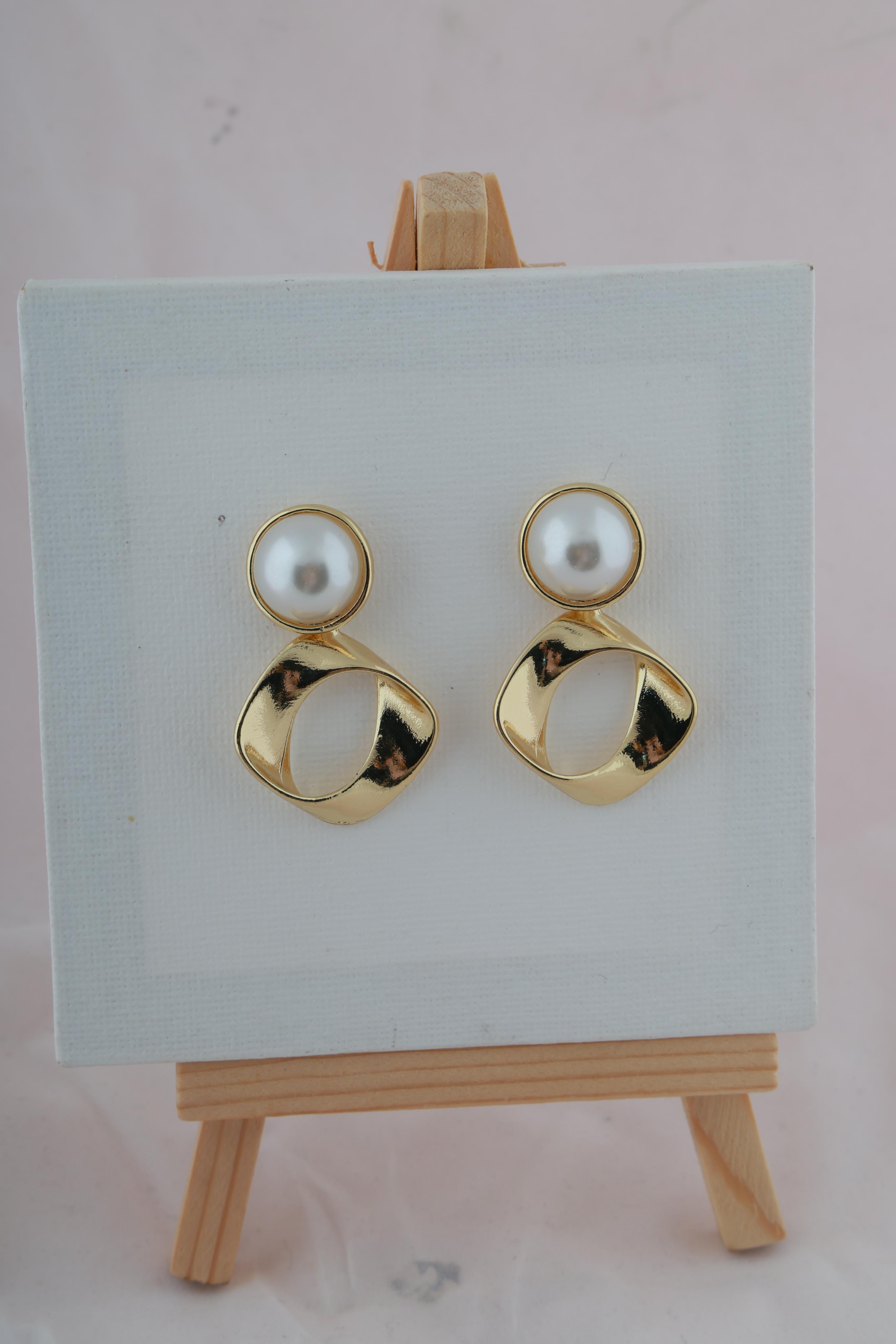 Golden Grace Pearl Earrings