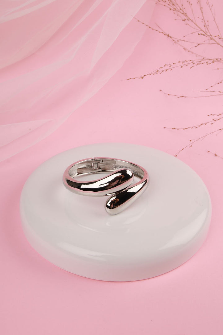 Silver Fluid Elegance Kada