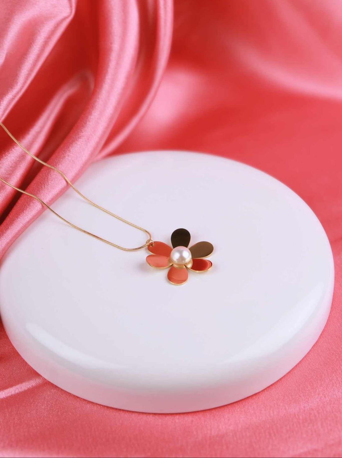 Bloom Pearl Pendant Necklace