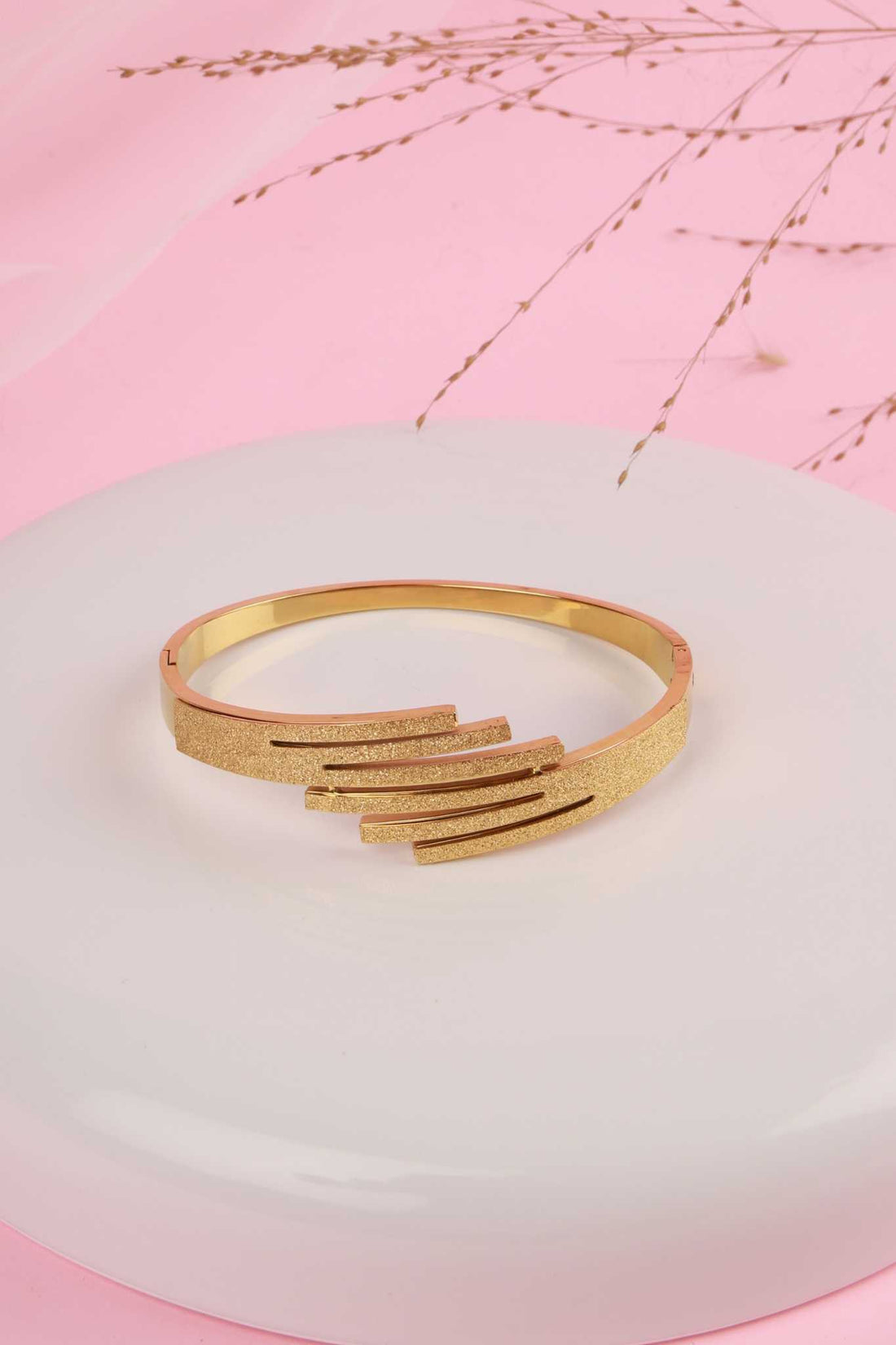 Luminous Layers Kada