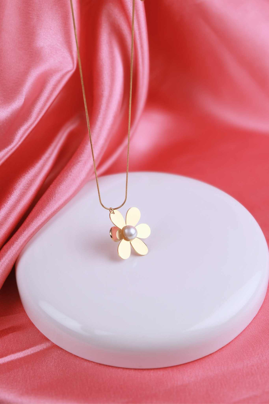 Bloom Pearl Pendant Necklace