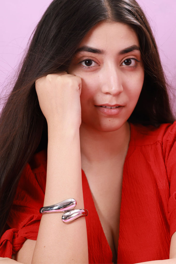 Silver Fluid Elegance Kada