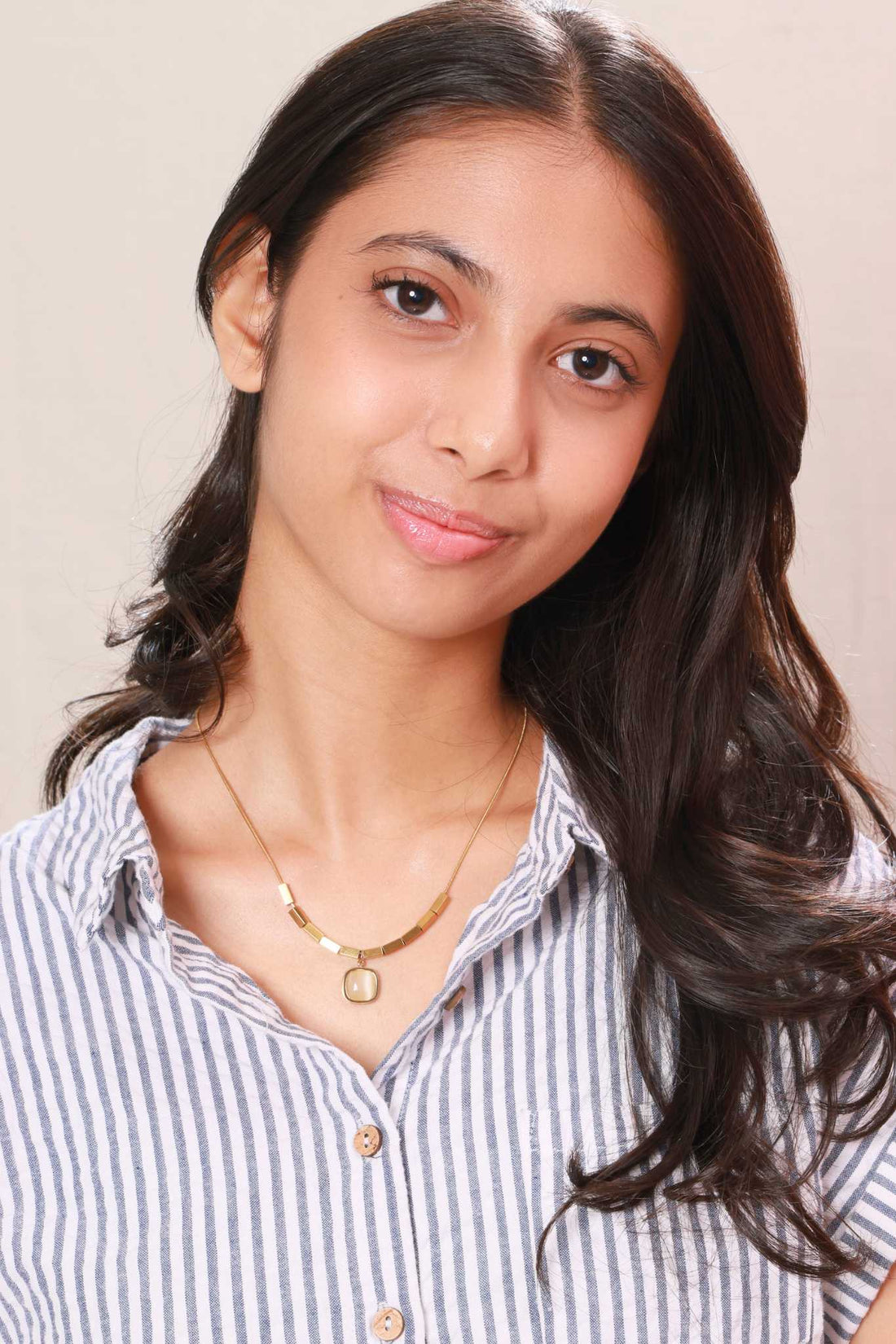 Elegant Pearl & Gold Block Necklace