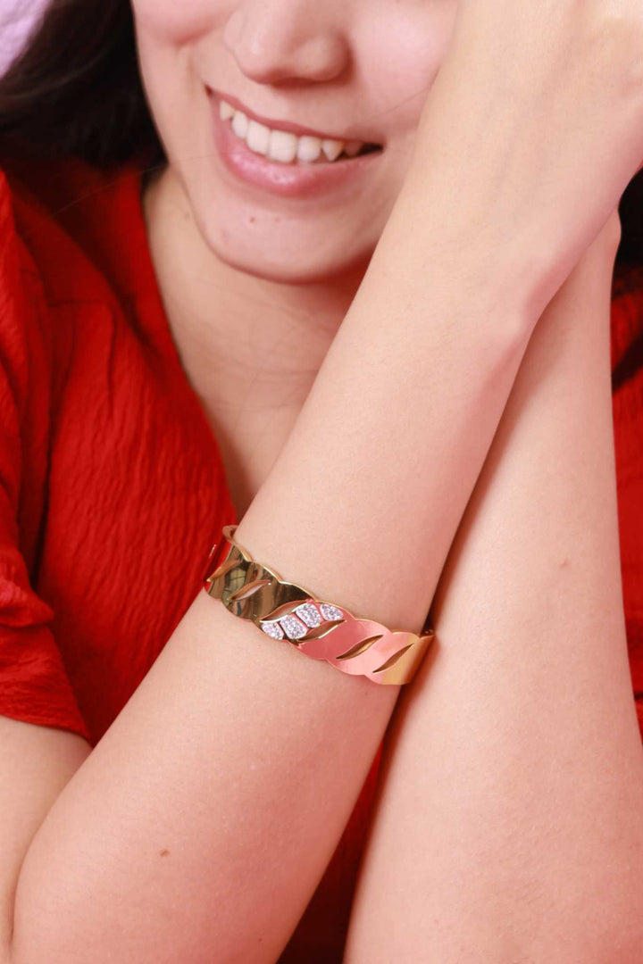 Radiant Twist Diamond Kada