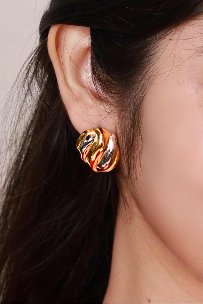 Dual-Tone Wave Stud Earrings
